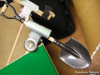 タミヤ・ランボルギーニ・チータのボディ製作 ～ショベルと斧の塗装２